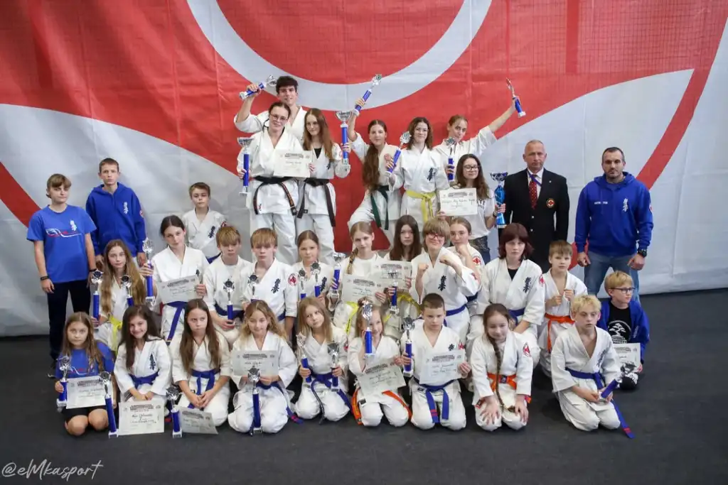 Świetny początek sezonu! 3. miejsce drużynowo dla Olsztyńskiego Klubu Kyokushin Karate! 🥋🔥W sobotę, 3 października 2026 ...
